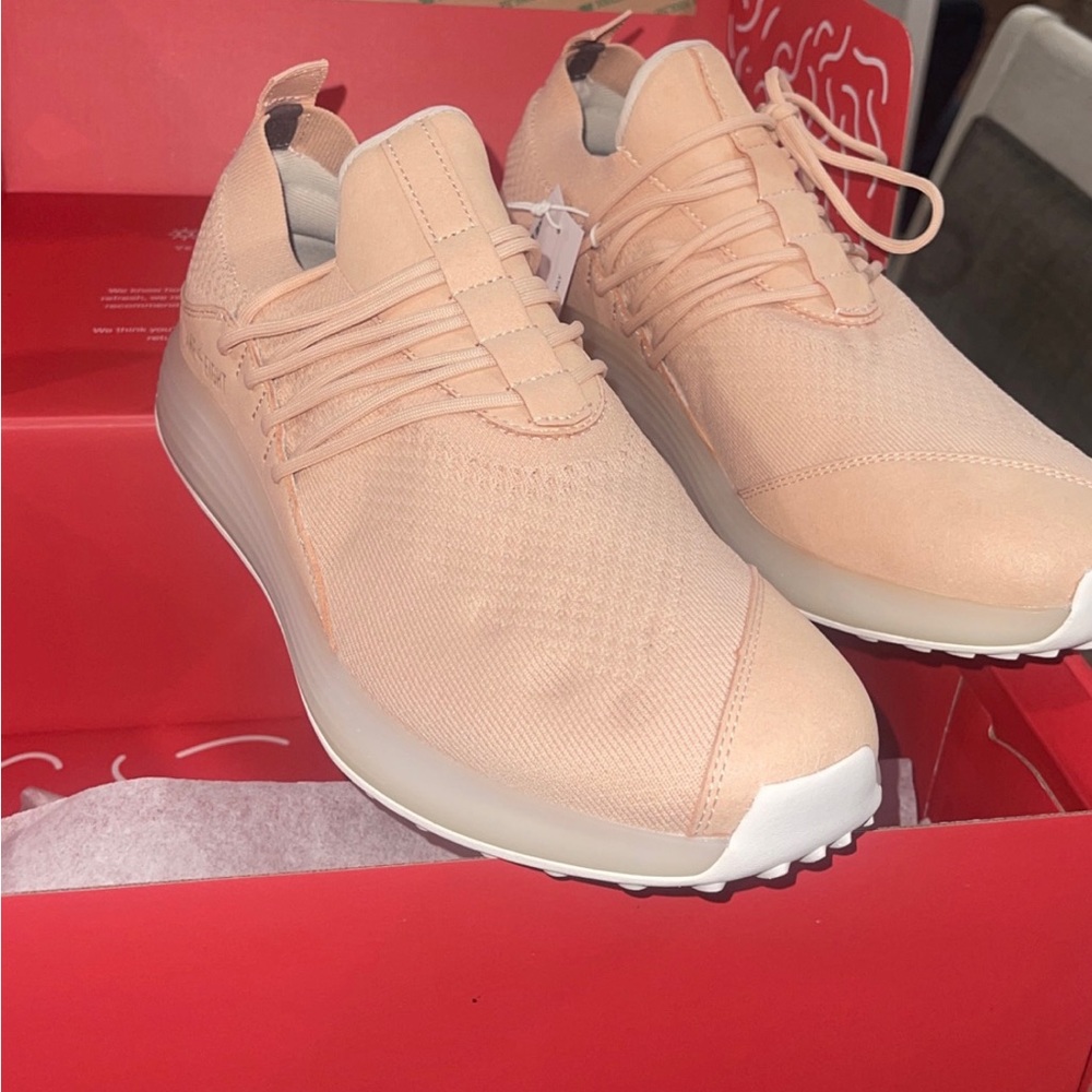 Lane-eight men’s training shoes.